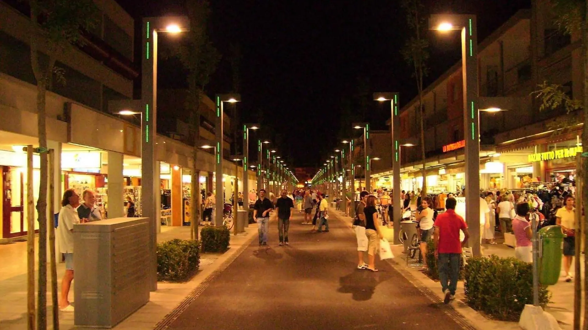Apartamento Beachside Retreat With Terrace In Bibione Italia